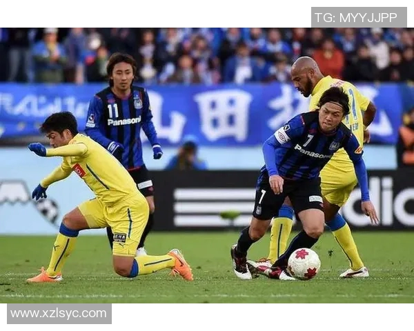 横冰水手与长崎航海的激烈对决揭示了足球战术与团队精神的完美结合